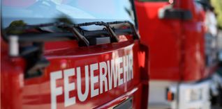 Die Einsatzkräfte proben die Brandbekämpfung und Menschenrettung.